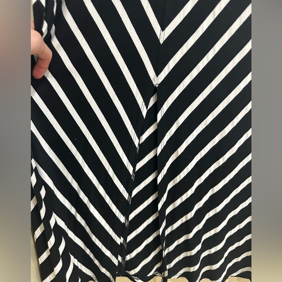 Black and White Striped - Picture 2 of 4